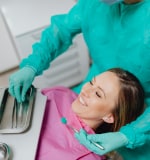 Mujer en el dentista