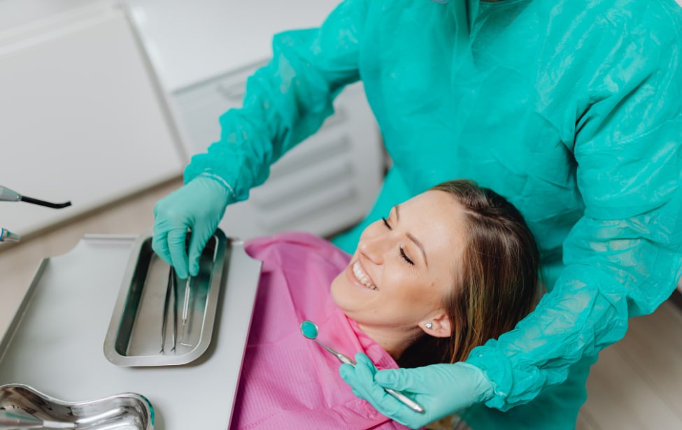 Mujer en el dentista