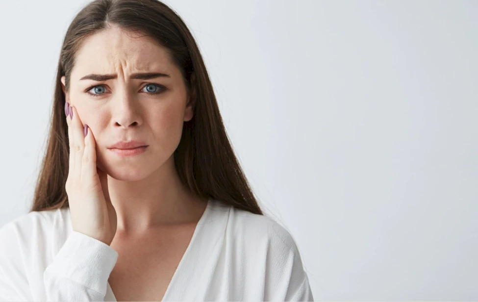 Mujer con dolor de muela